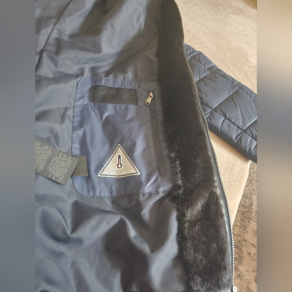 This Pajar  jacket fox fur accent dack dawn size Xl.Nevy blue 💙. Like new - Picture 7 of 10